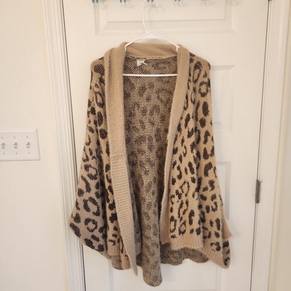 Akemi + Kin Brown Batwing Fuzzy Leopard Cardigan Sweater One Size #Q367 - Picture 1 of 6